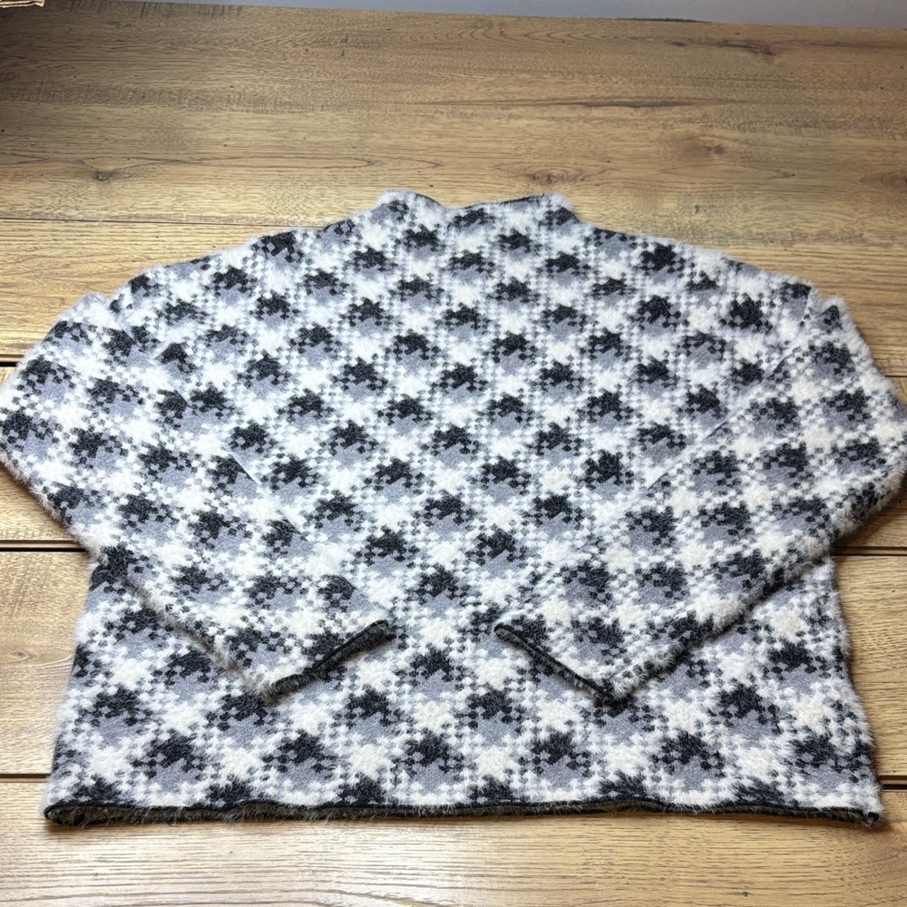 Women’s Cupcakes & Cashmere Geometric Pattern Boxy Sweater Size Medium